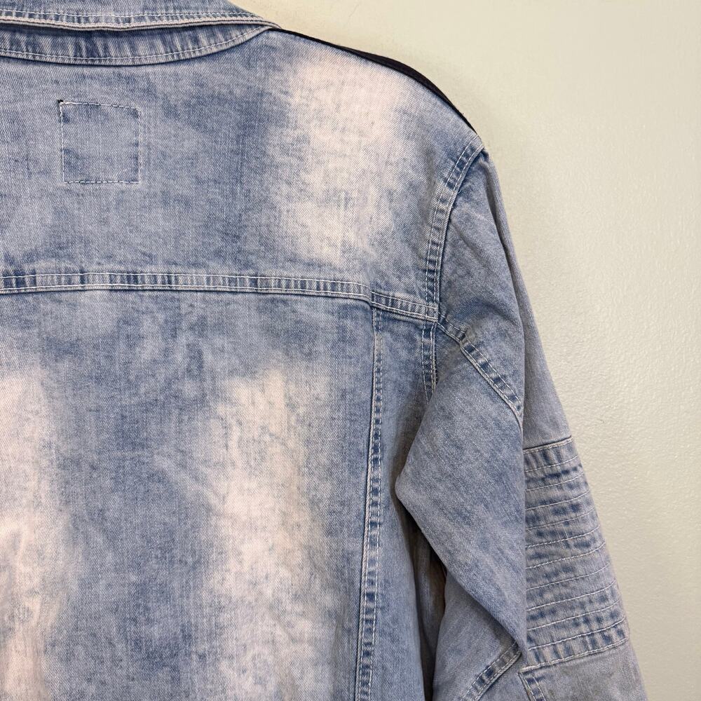 WT02 Denim Jacket Mens M Blue Collared Button Distressed Stripe Sleeve Trucker - Picture 9 of 11